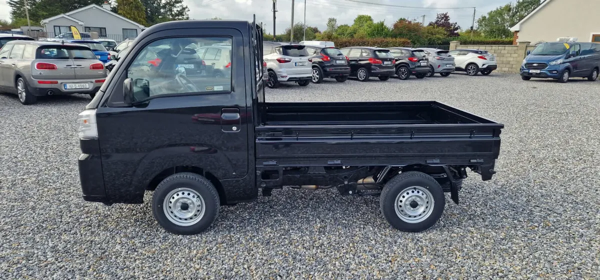2024 Daihatsu Hijet 4WD Automatic Pickup – €16,950 - Image 2