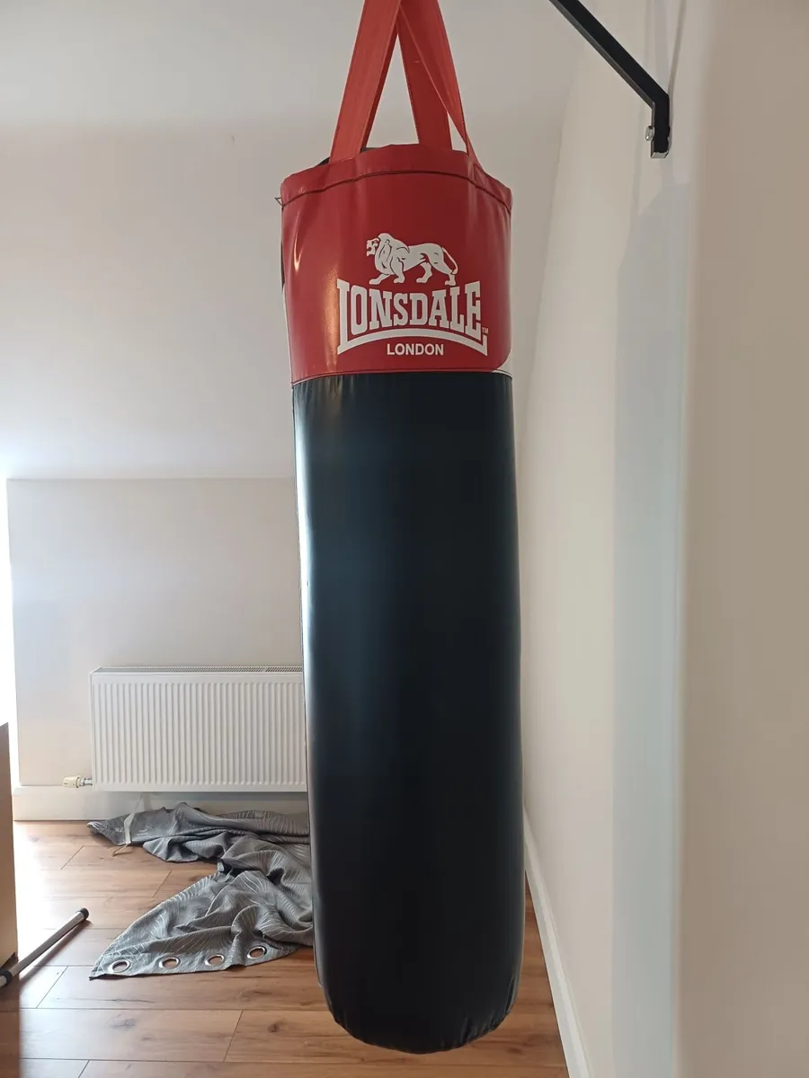 4ft Boxing Punch Bag & Bracket - Image 2