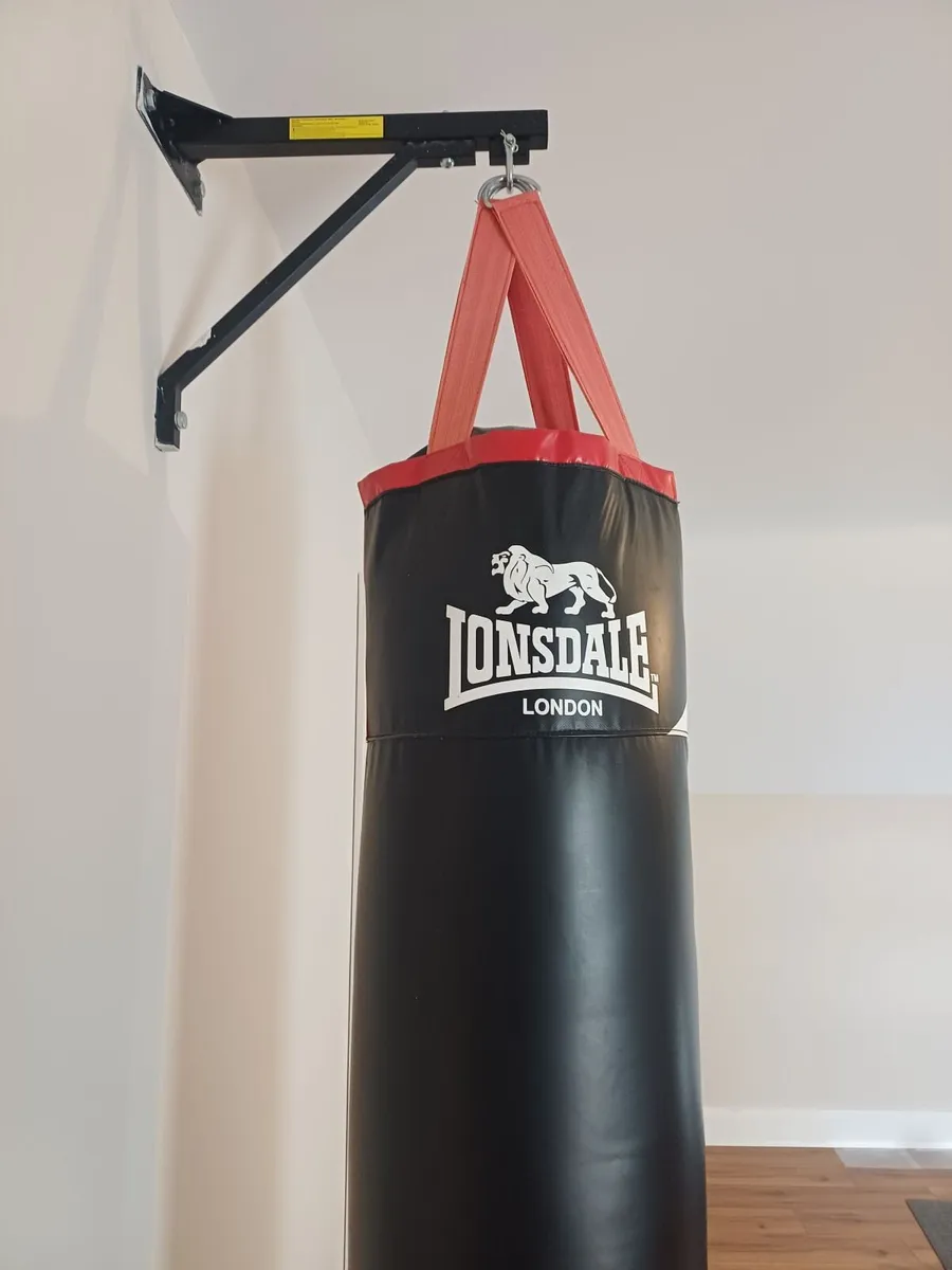 4ft Boxing Punch Bag & Bracket - Image 3