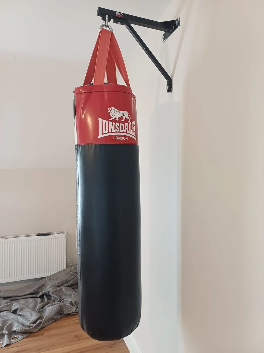 4ft Boxing Punch Bag & Bracket - Image 4