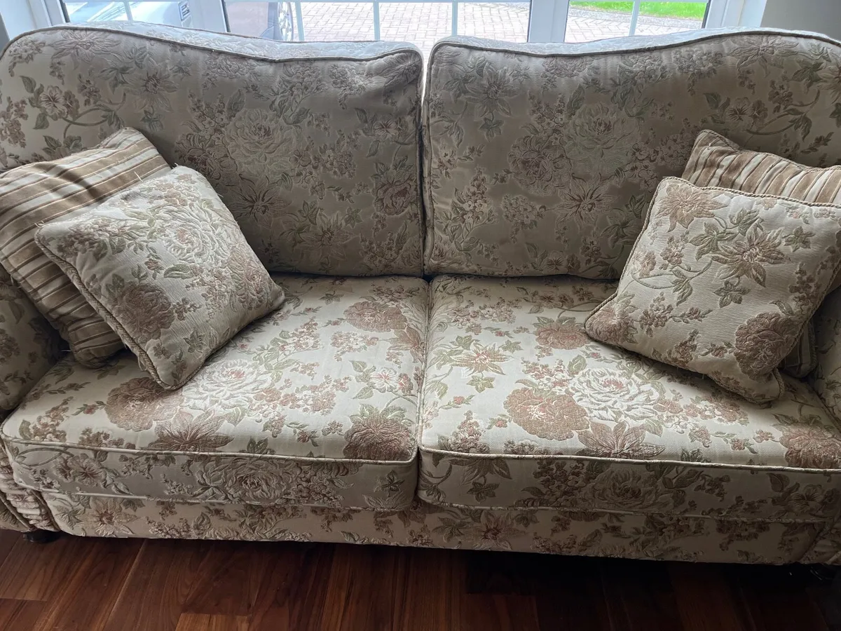 Two Finline couches - Image 3