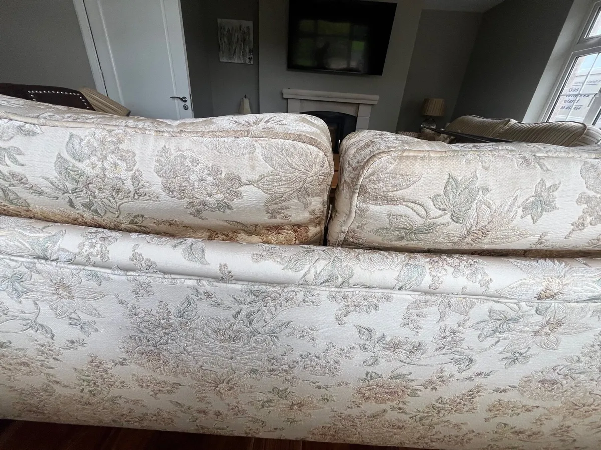 Two Finline couches - Image 4
