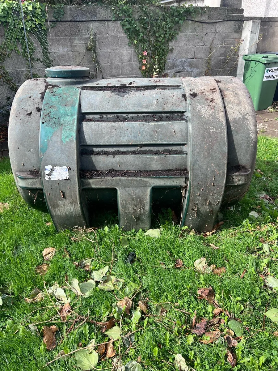 Oil tank - Image 1