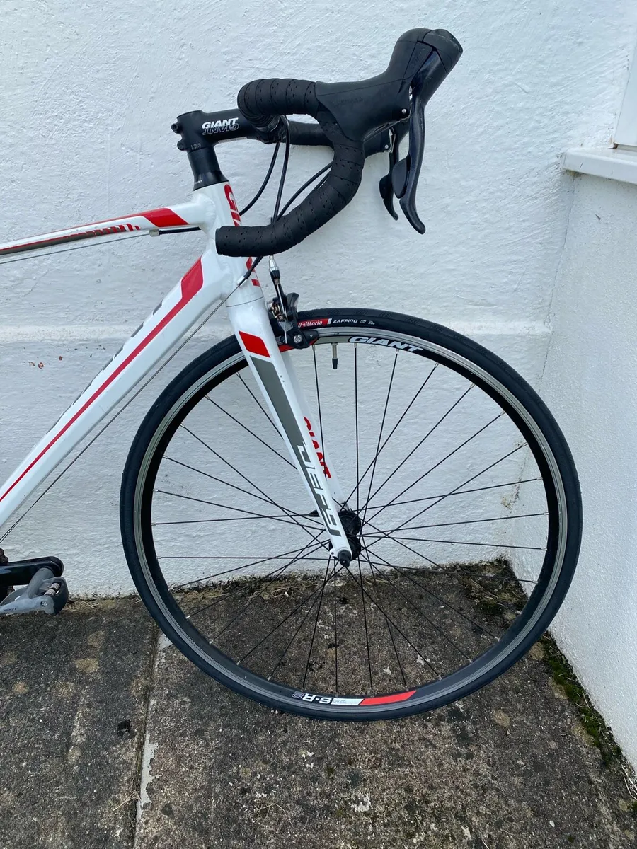 Giant Defy Road Bike - Image 2