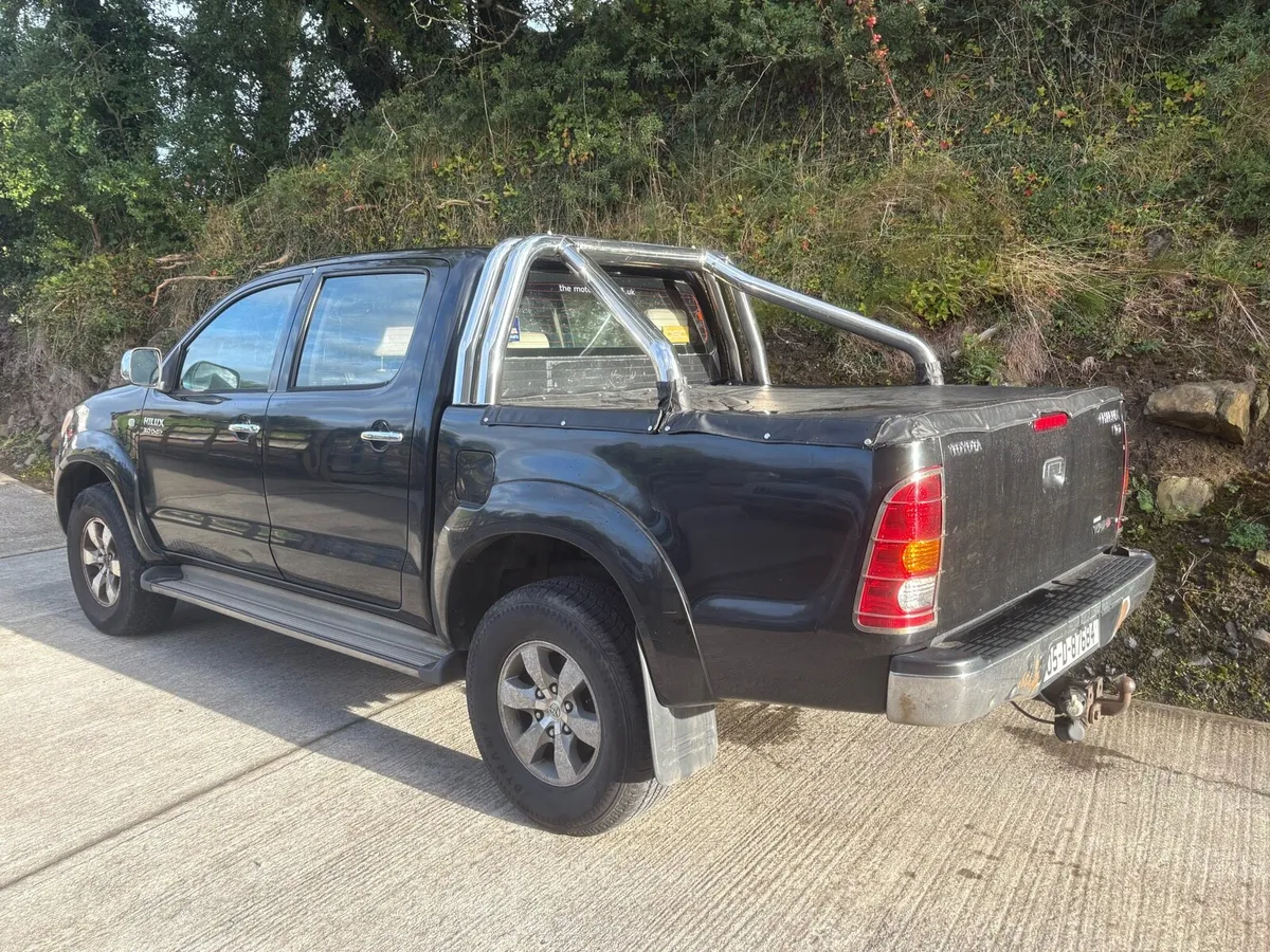 Toyota Hilux - Image 4