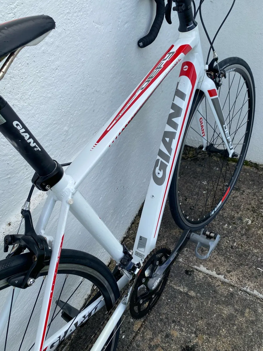 Giant Defy Road Bike - Image 4