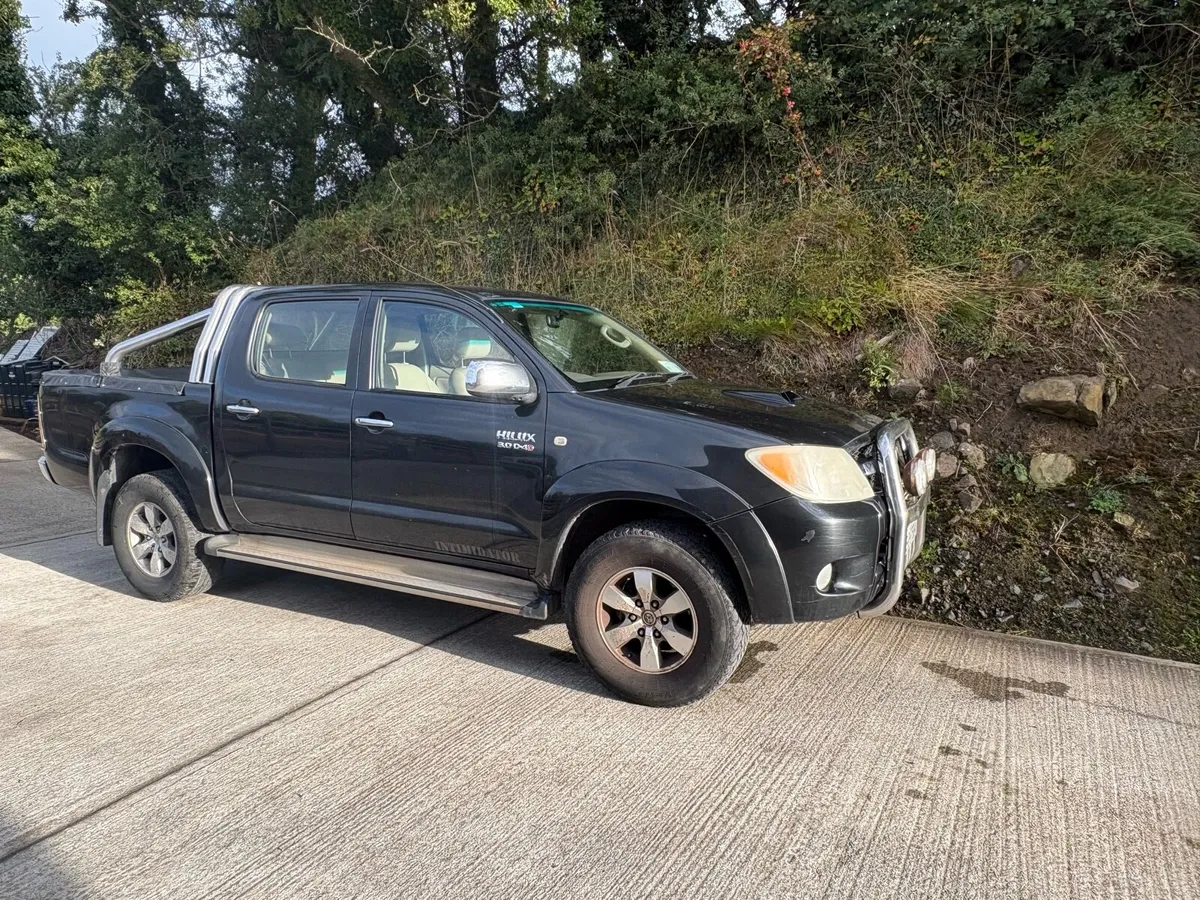 Toyota Hilux - Image 2