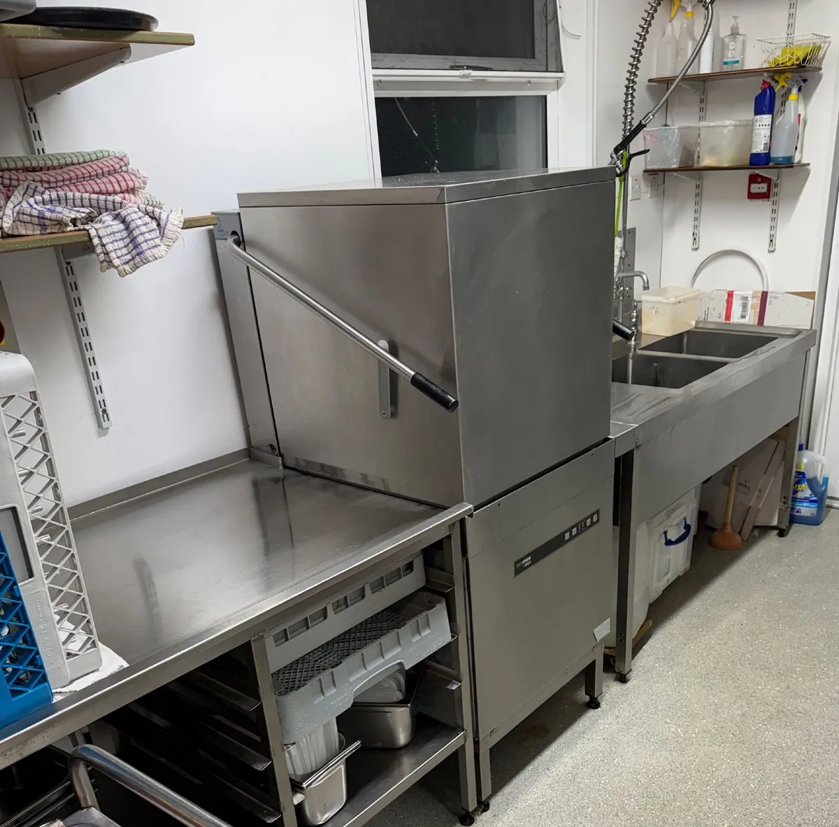 Hobart Passthrough Dishwasher - Image 1