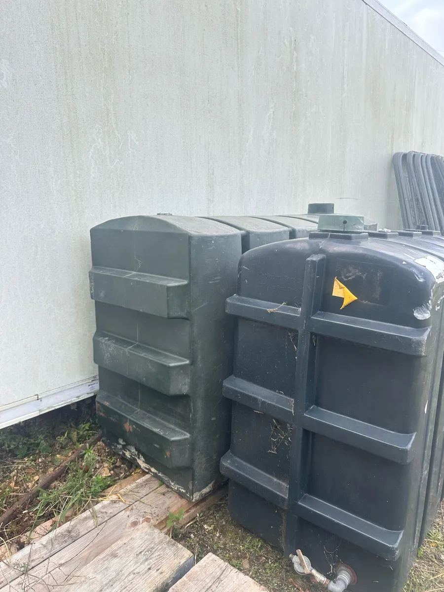 3 Oil tanks - Image 2