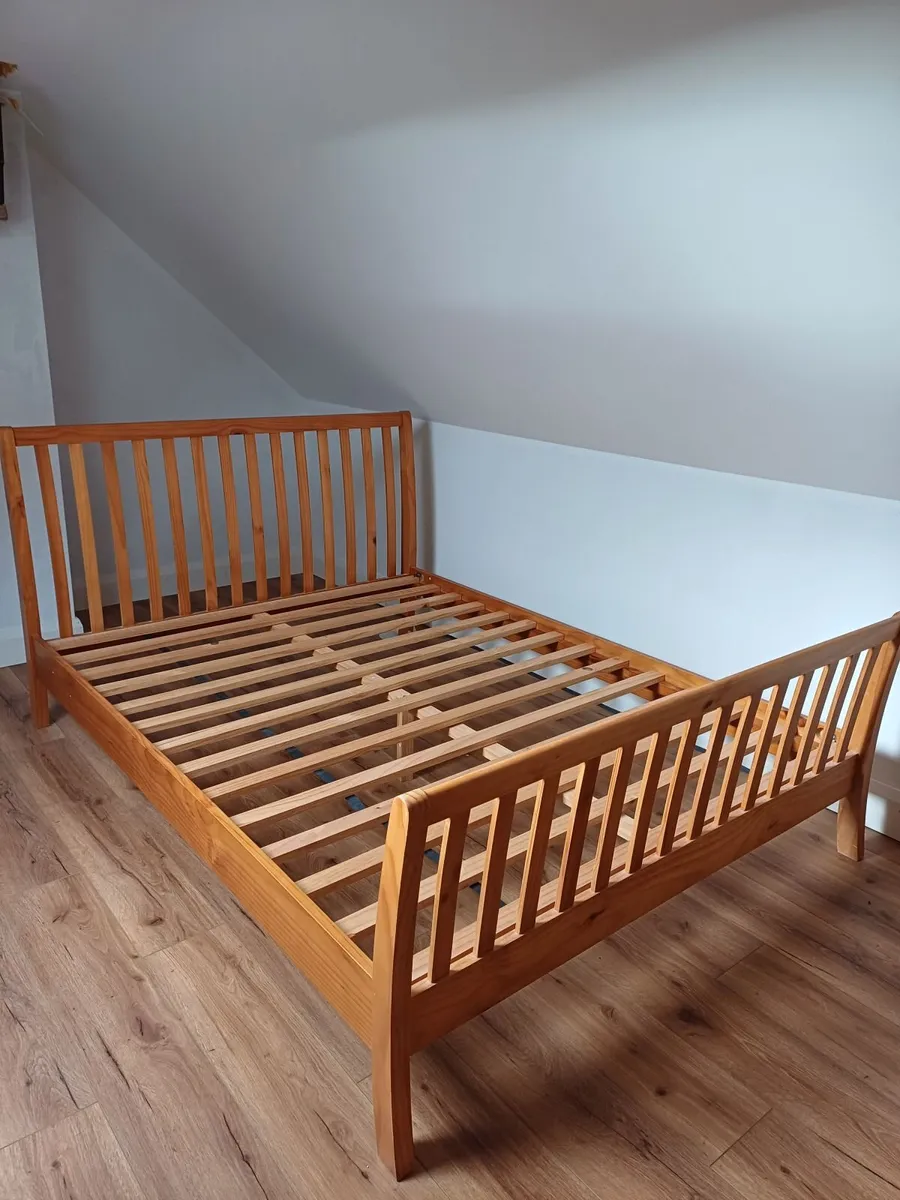 Kingsize Wooden Sleigh Bed - Image 4