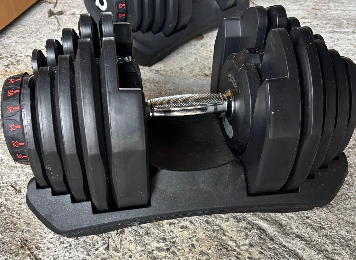 Pair of 40kg Adjustable dumbbells and Adjustable b - Image 3