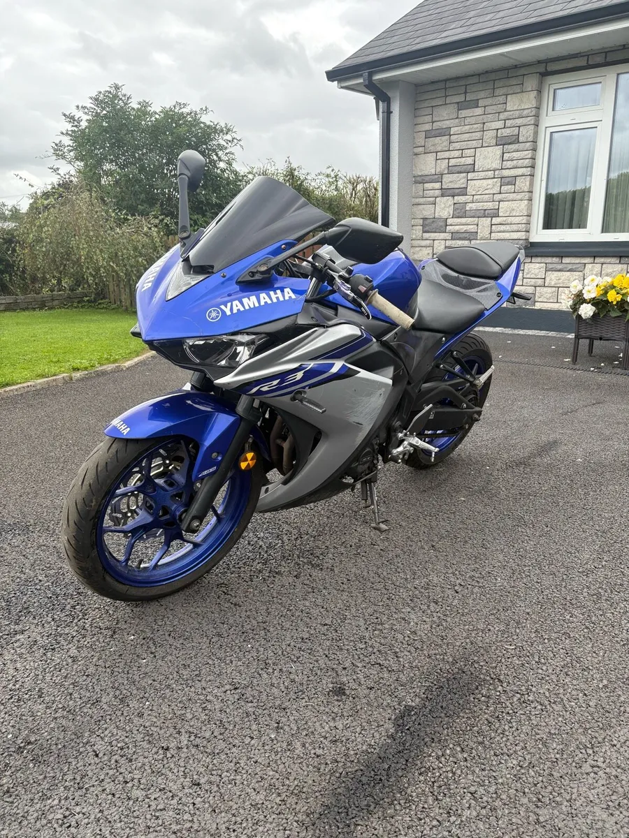 2017 yamaha r3 - Image 2