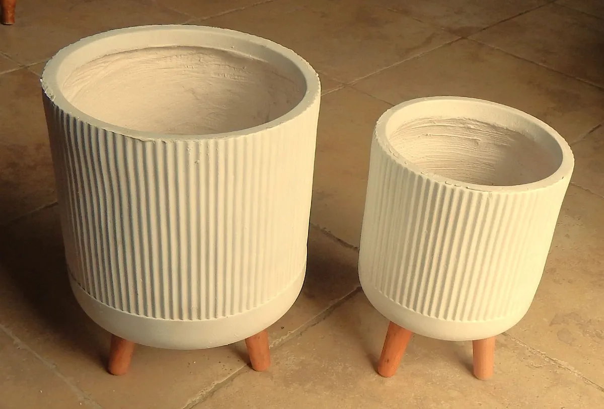 2 White Fibre Clay Type Indoor Plant Pots - Image 1