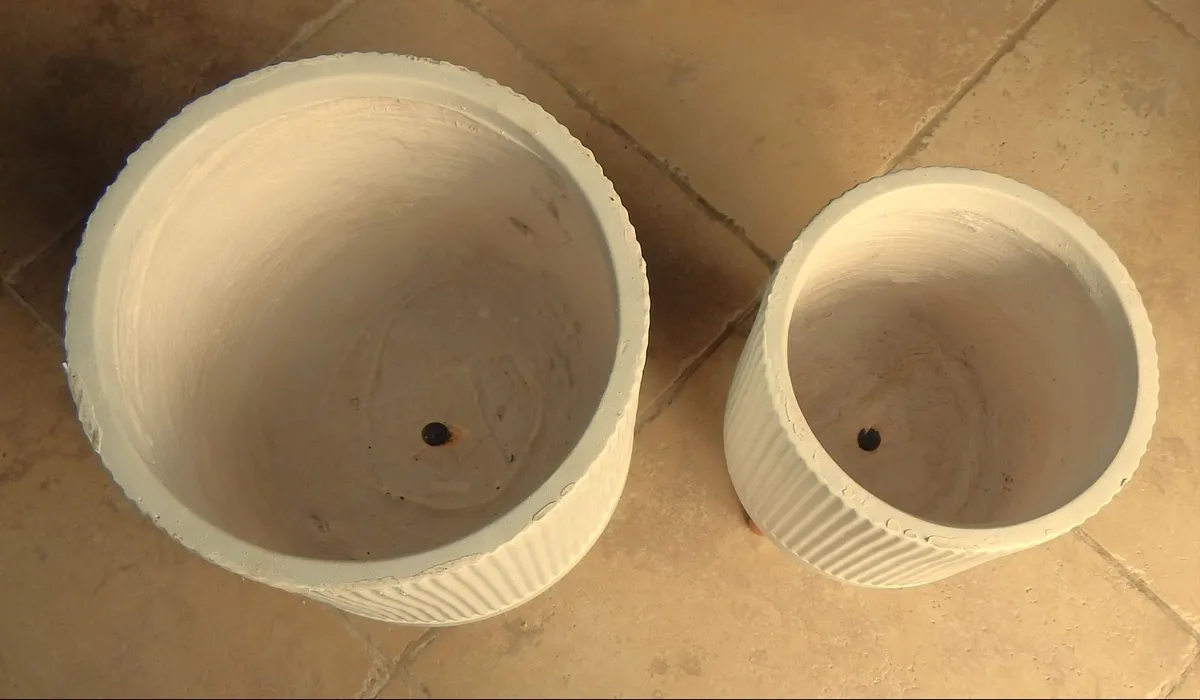 2 White Fibre Clay Type Indoor Plant Pots - Image 3