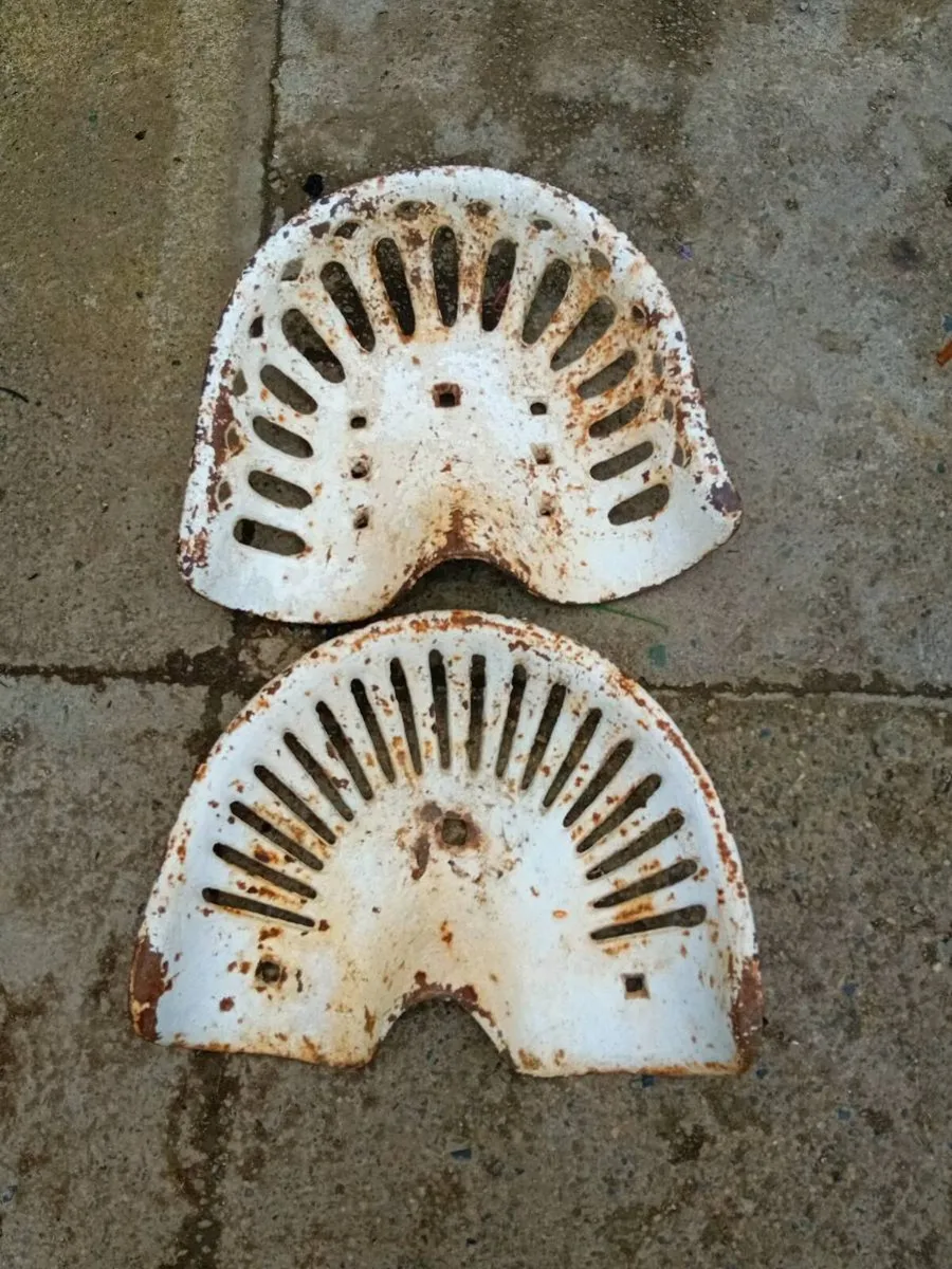 ANTIQUE AND COLLECTABLES - Image 1