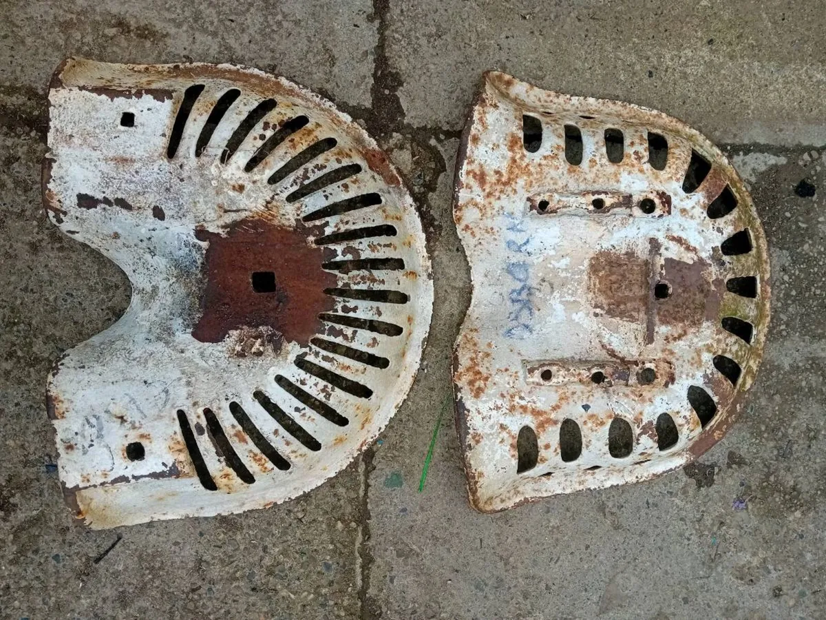 ANTIQUE AND COLLECTABLES - Image 2