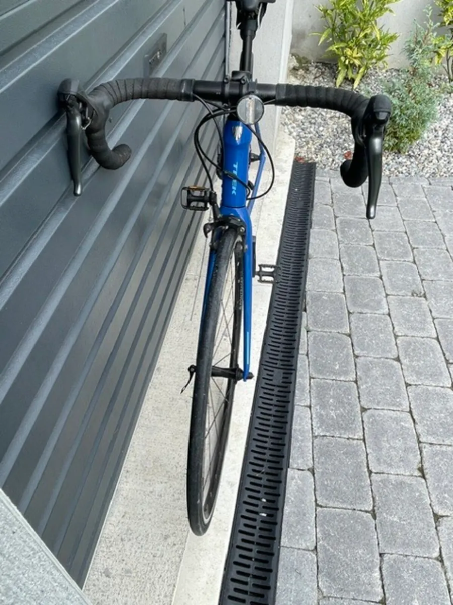 TREK  Domane AL2 047 RD - Image 2