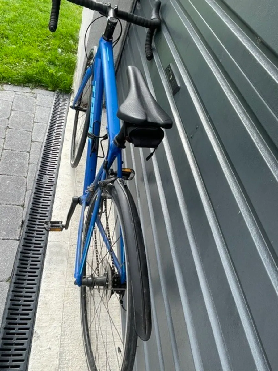 TREK  Domane AL2 047 RD - Image 3