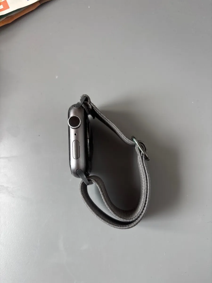 Apple Watch 44mm Series 4 Cellular - Image 2