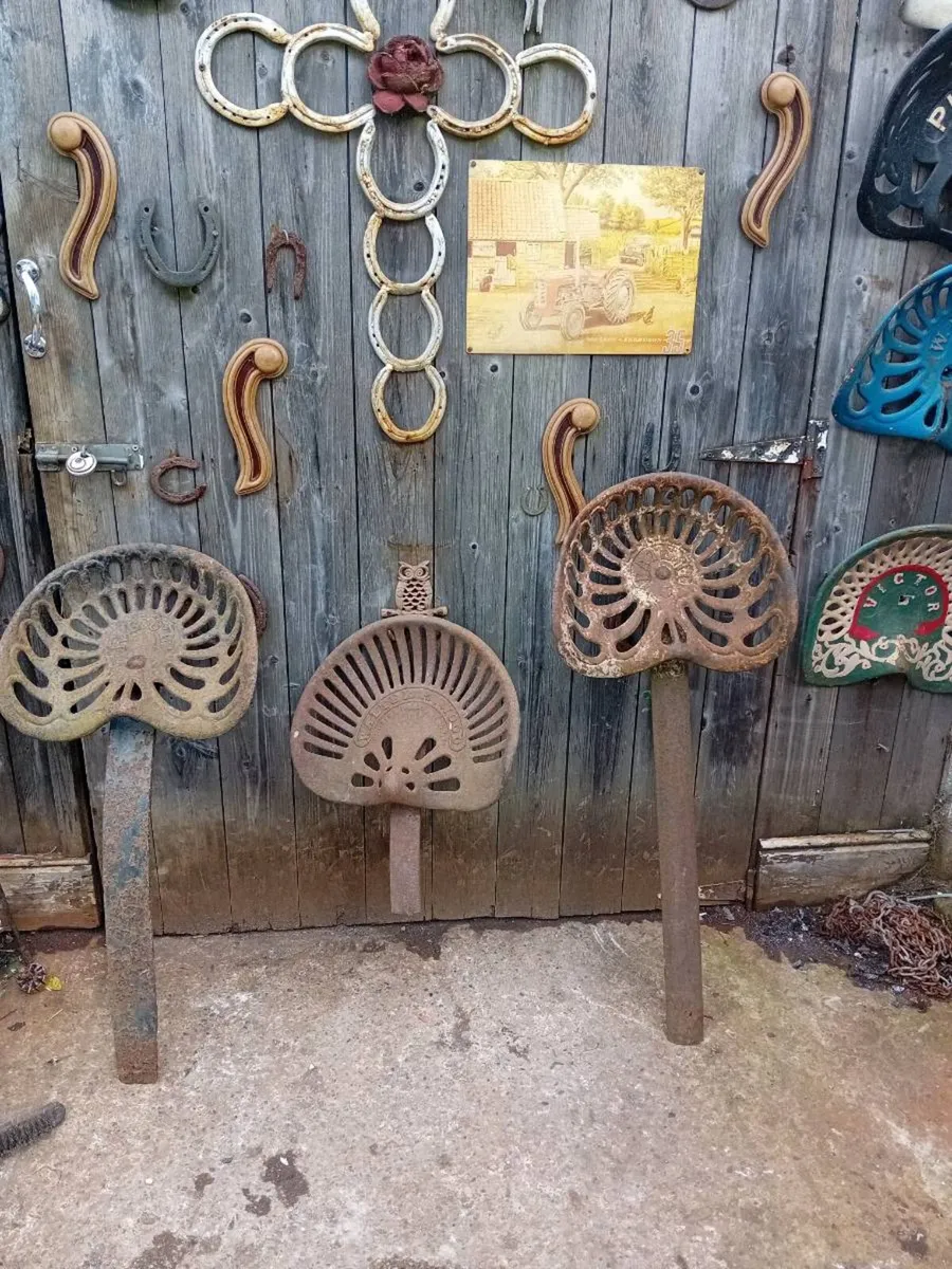 ANTIQUE AND COLLECTABLES - Image 1
