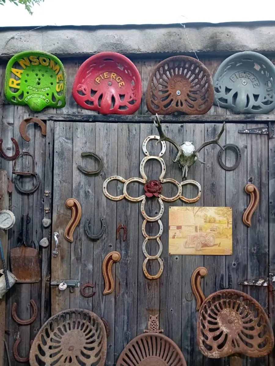 ANTIQUE AND COLLECTABLES - Image 3