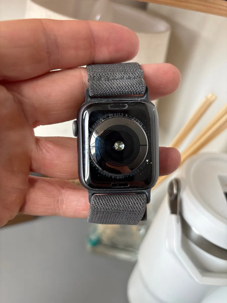 Apple Watch 44mm Series 4 Cellular - Image 4