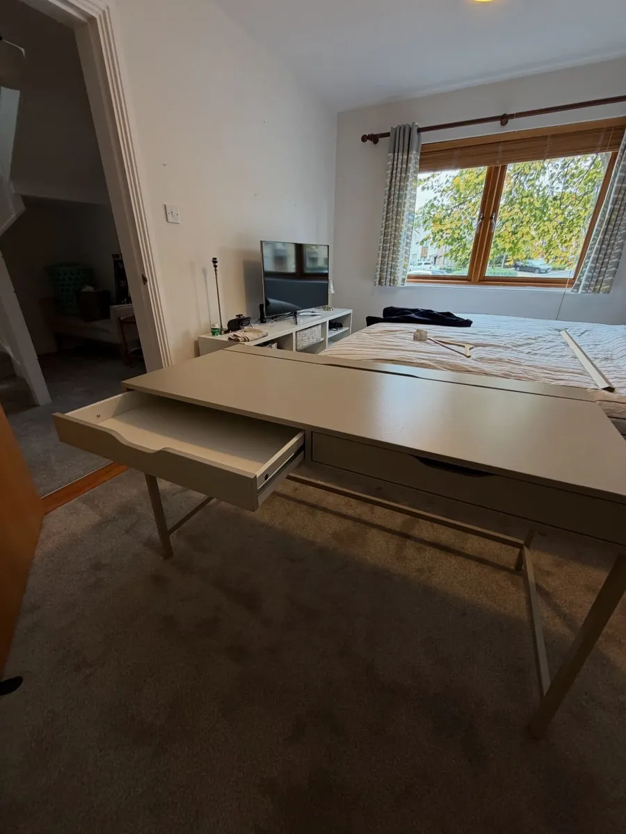 Desk - Image 4