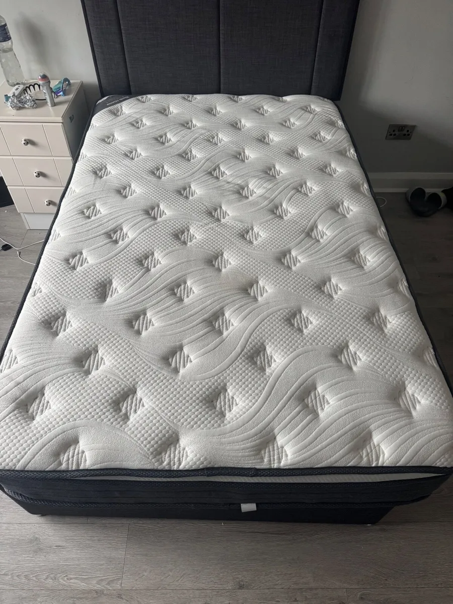 Bed - Image 1