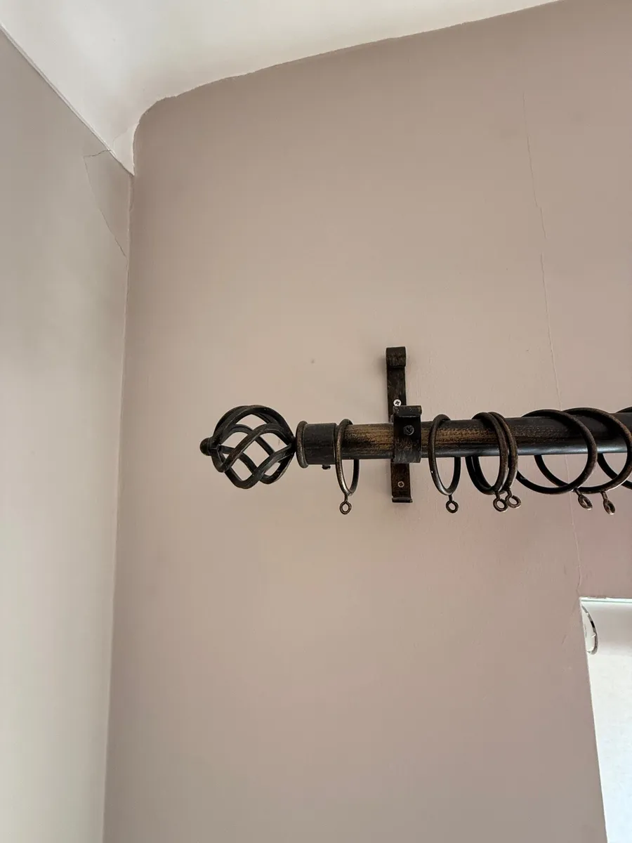 Curtain pole - Image 1