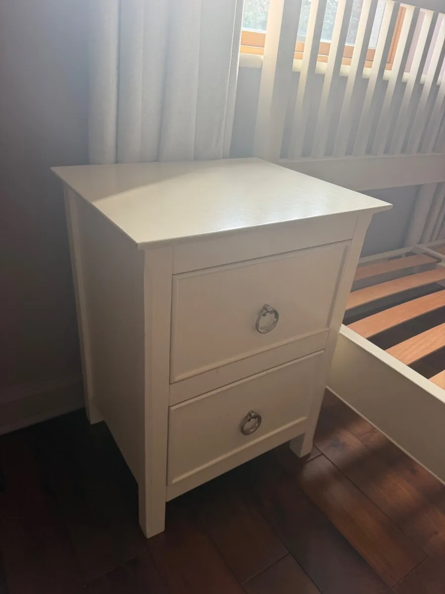 King size bed and bedside table - Image 3