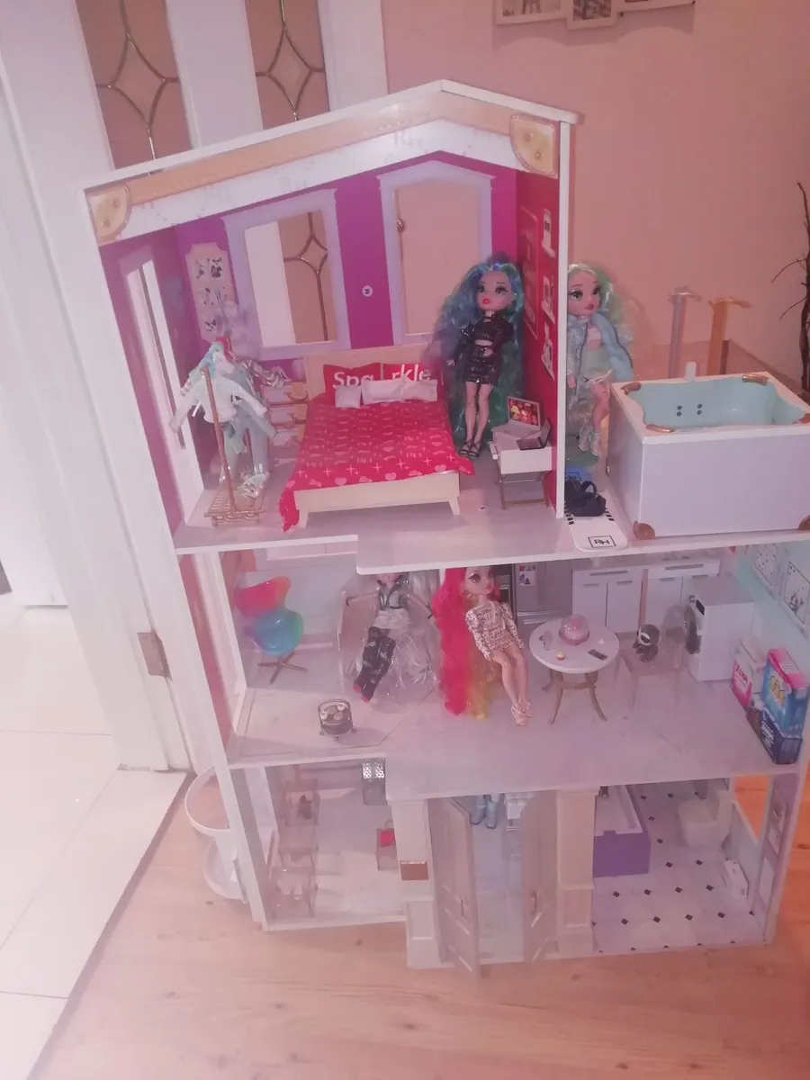 Rainbow High Dolls House - Image 1