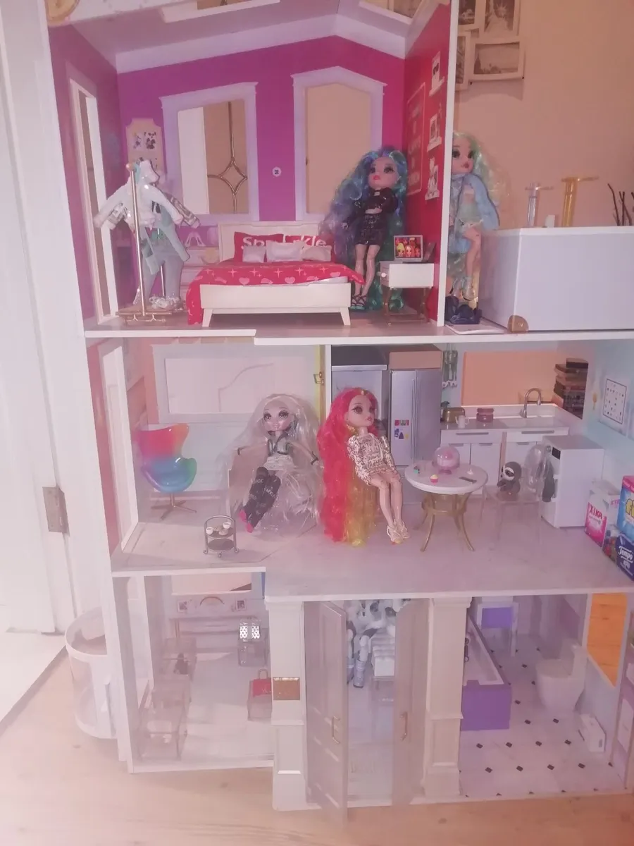 Rainbow High Dolls House - Image 2