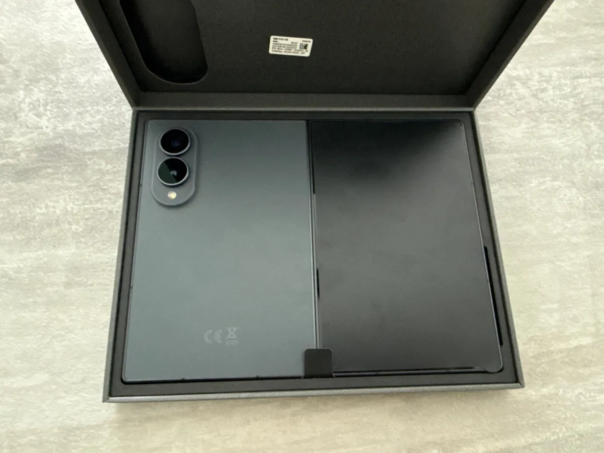 Samsung galaxy z fold 8 - Image 2
