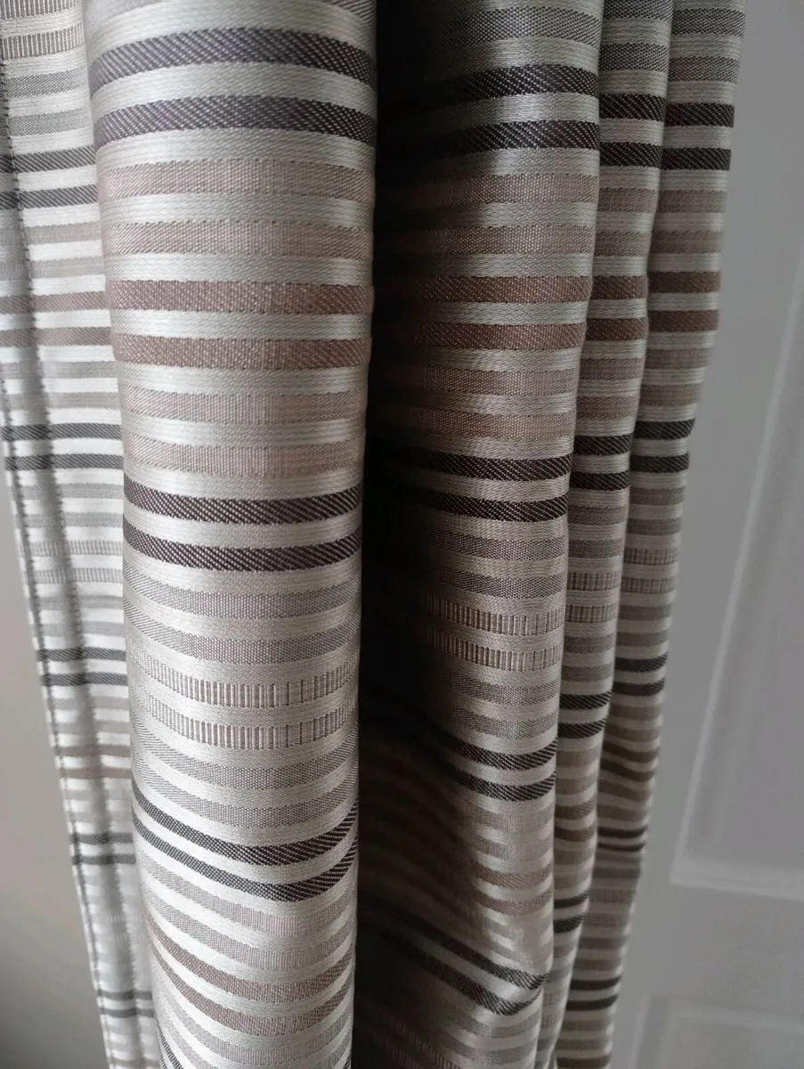 Roman Blind - Image 1