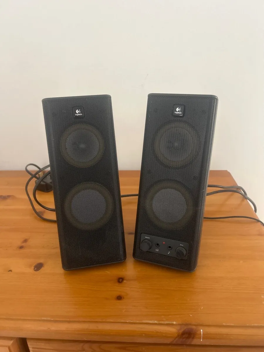 Logitech desk speakers - Image 1