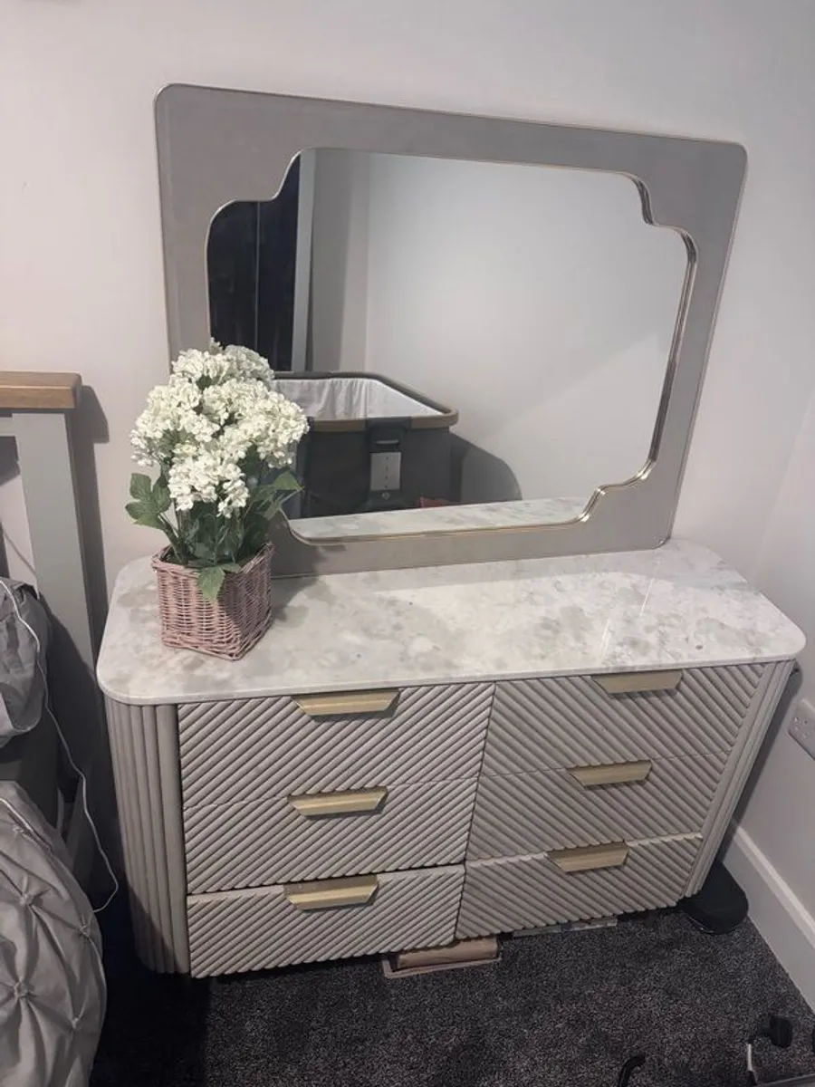 dressing unit - Image 1