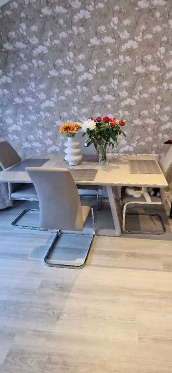 dinning table and chairs - Image 2