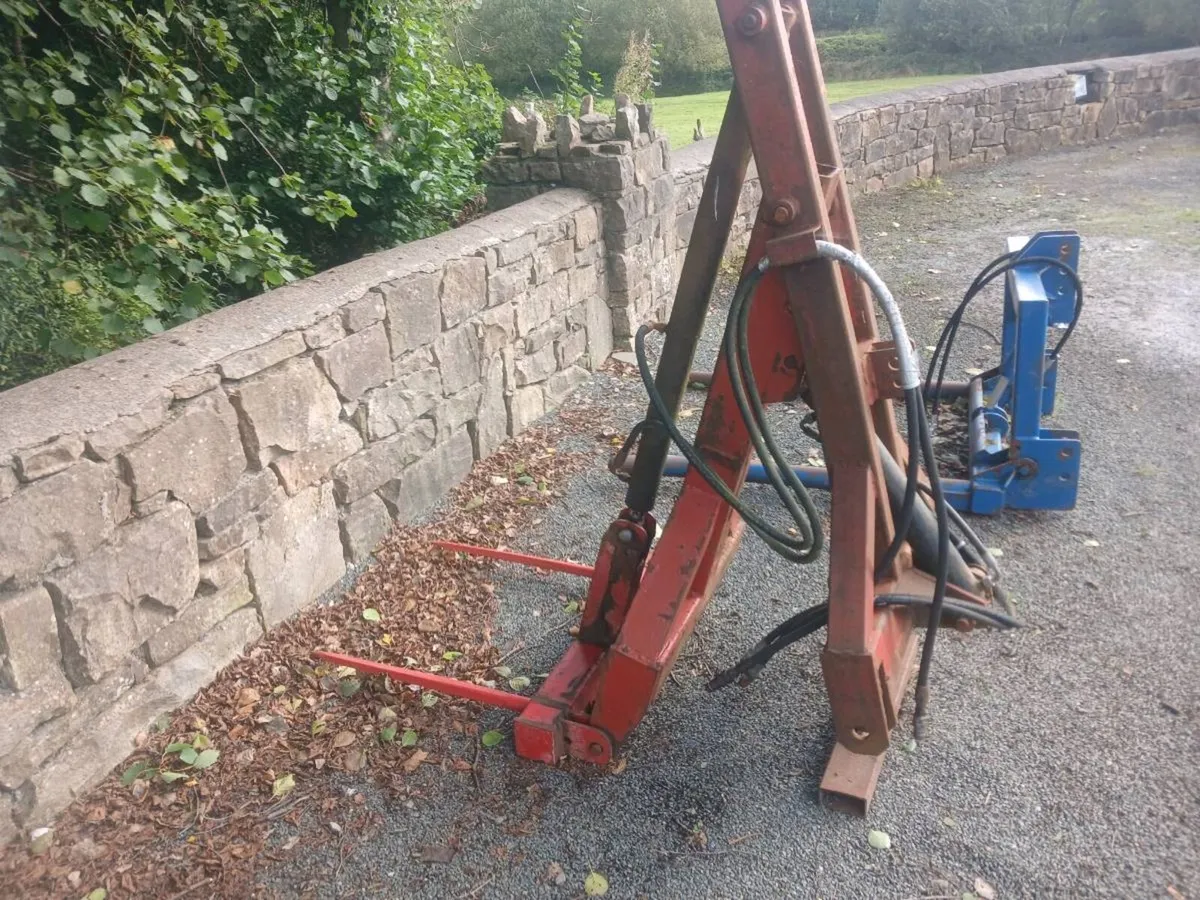Folding bale carrier bale stacker - Image 2