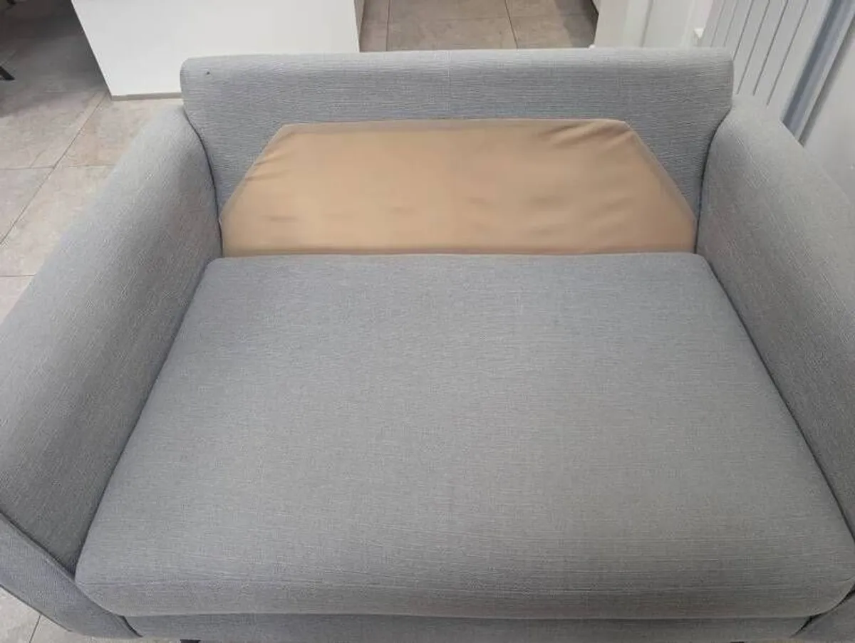 Loveseat / Cuddler (Meadows & Byrne) - Image 3