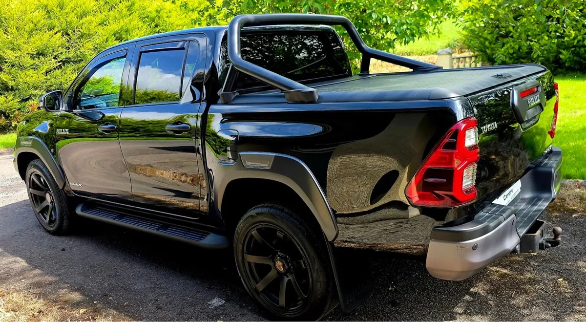 Toyota Hilux invincible X - Image 2