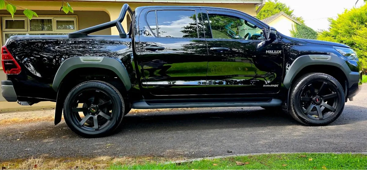 Toyota Hilux invincible X - Image 4