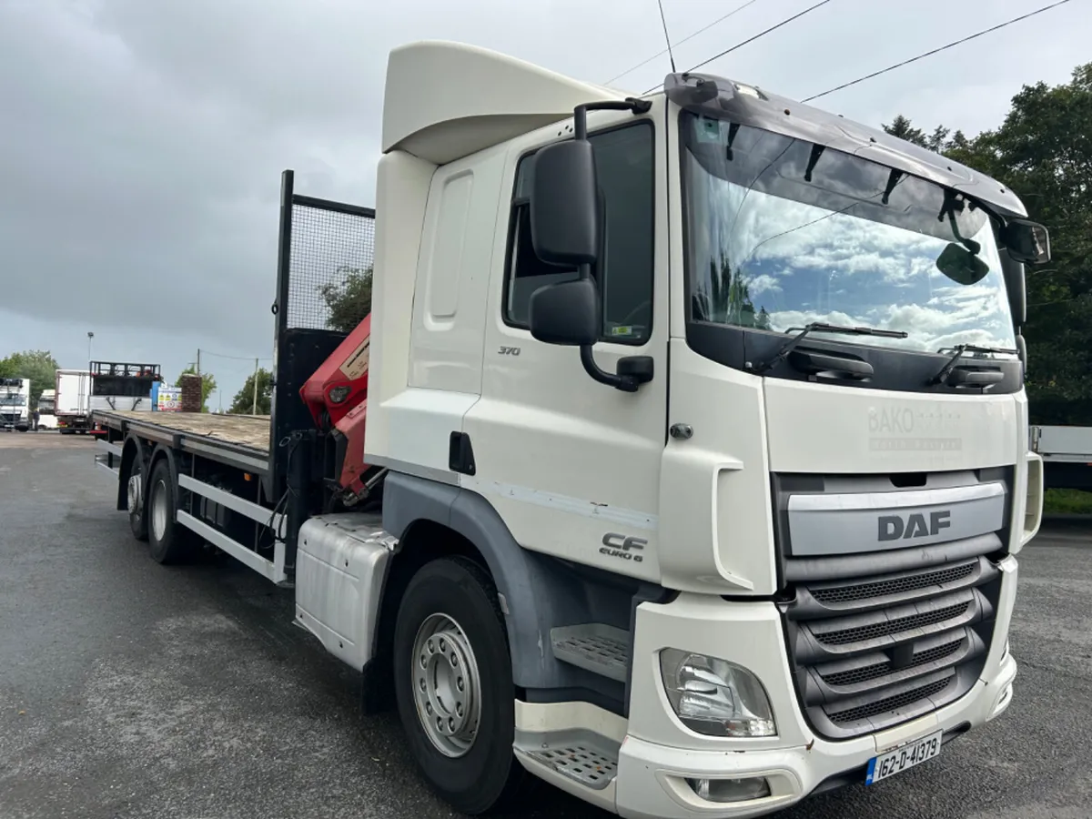 2016 Daf cf370 6x2 flat with 15tm crane - Image 3
