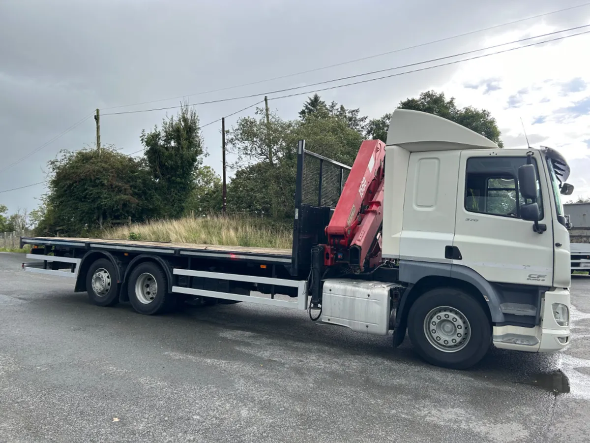 2016 Daf cf370 6x2 flat with 15tm crane - Image 4