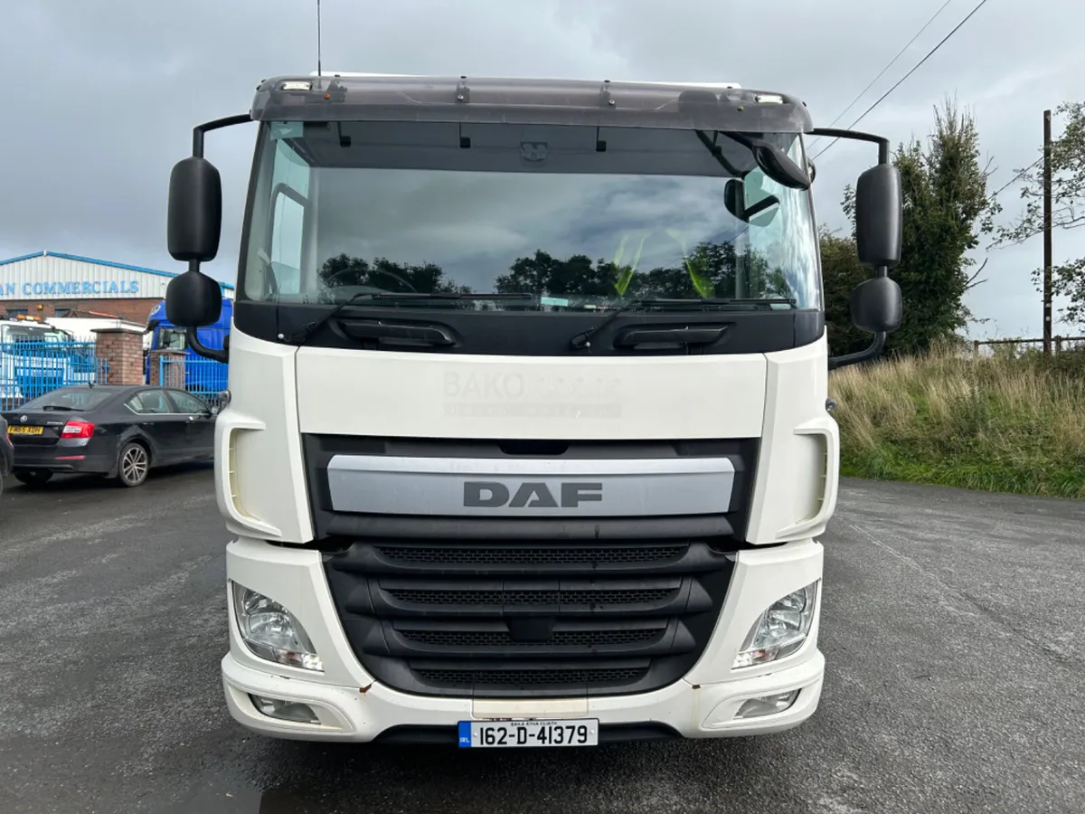 2016 Daf cf370 6x2 flat with 15tm crane - Image 2