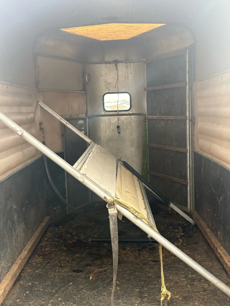 505 Hunter Horse box brakes and lights - Image 4