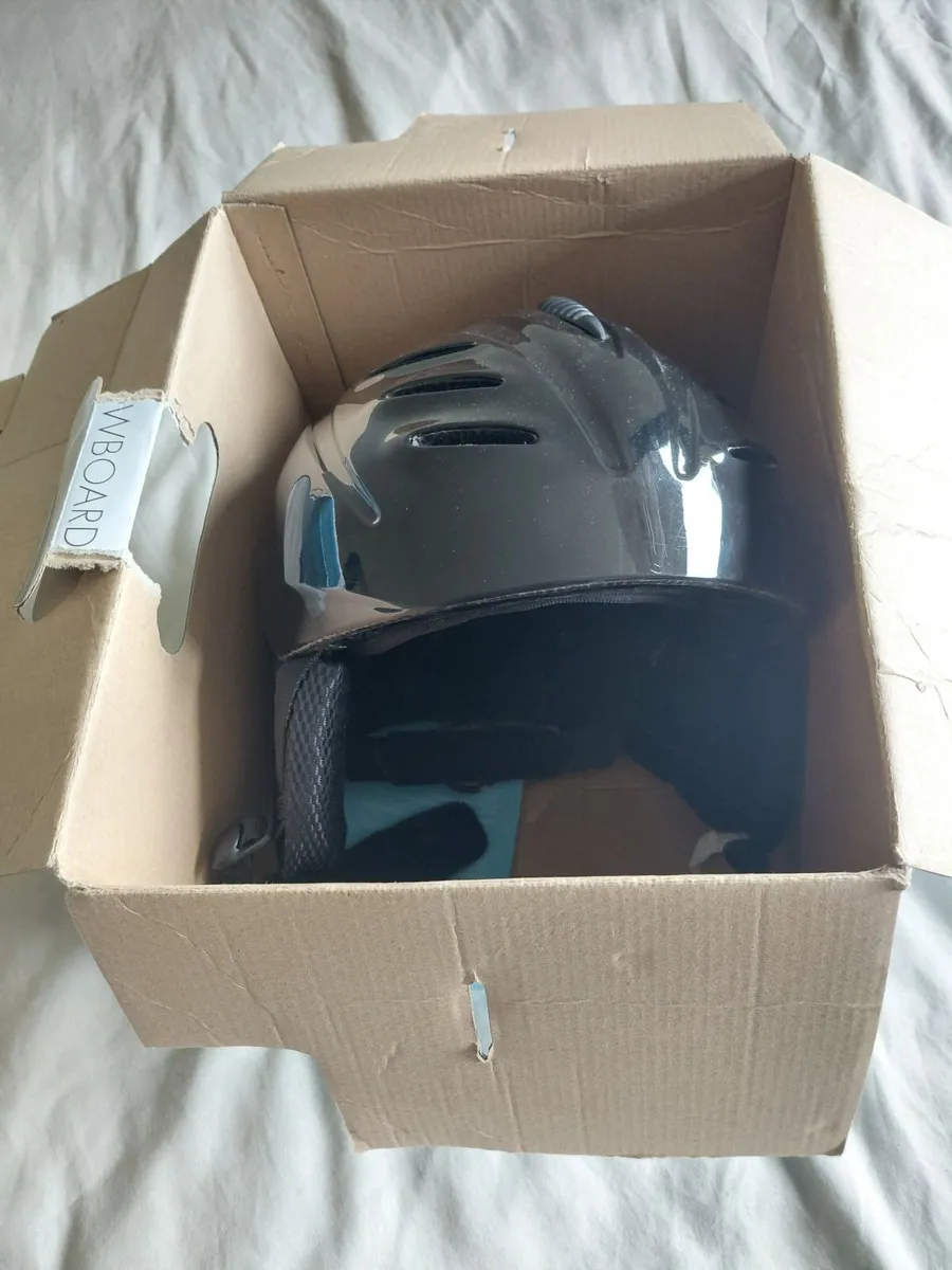 New Crivit Ski & Snowboard Helmet - Size XL (Never - Image 1