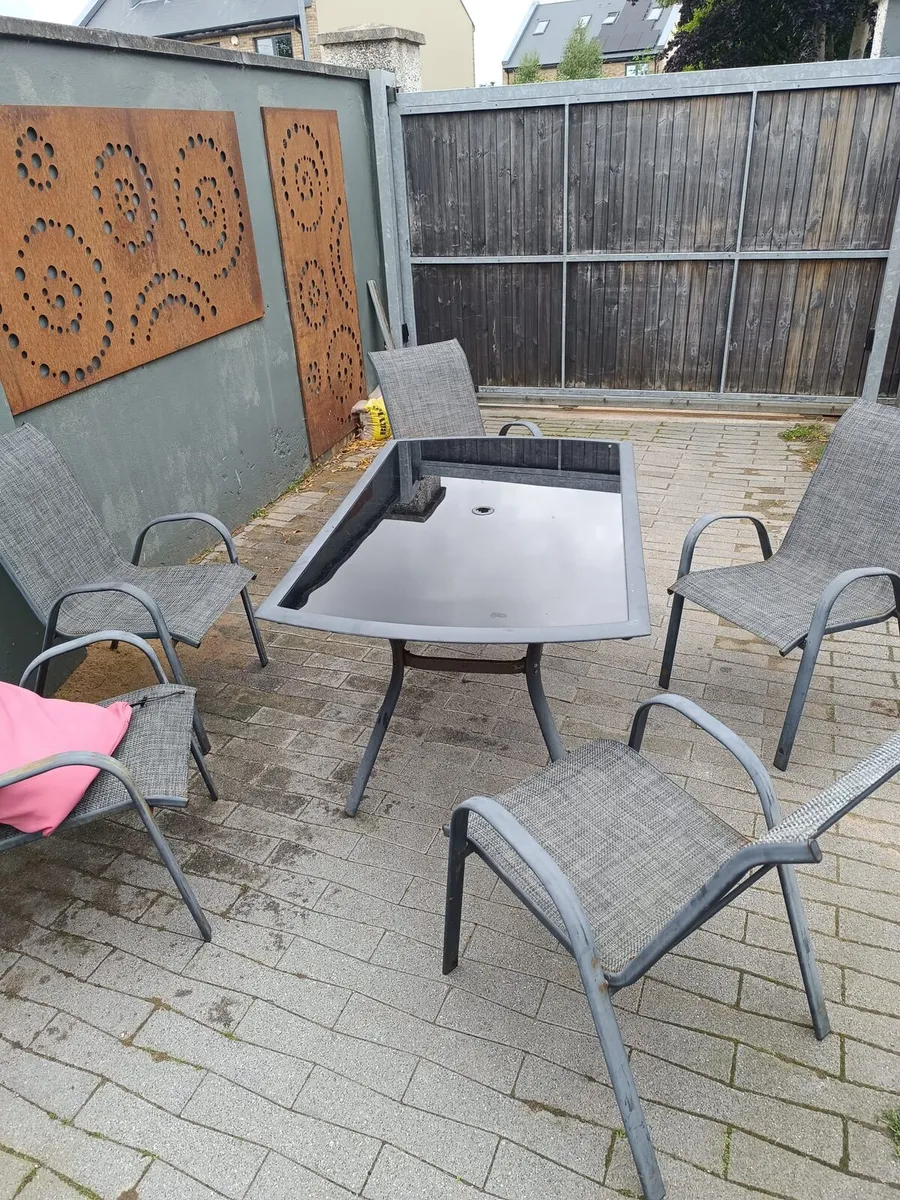 Garden Table and chairs - Image 1