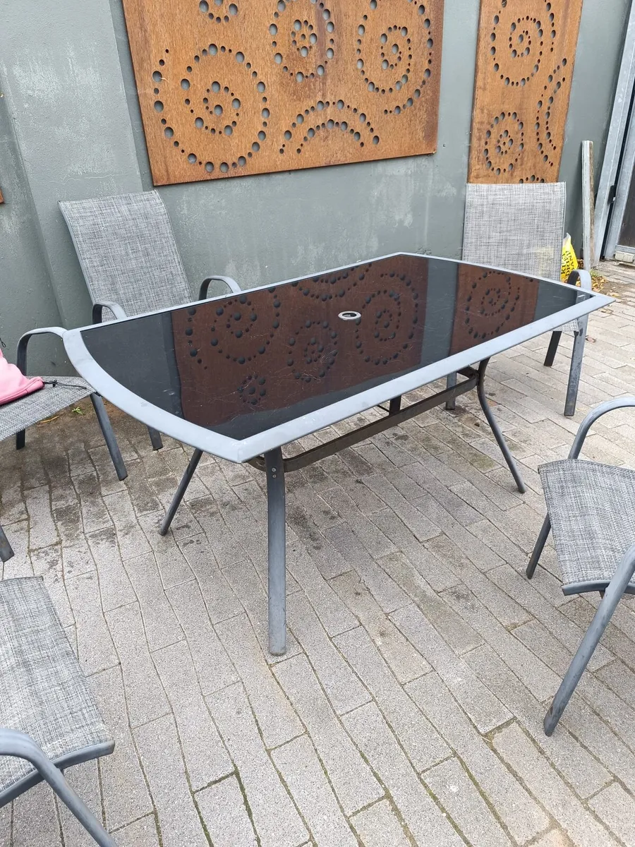 Garden Table and chairs - Image 4
