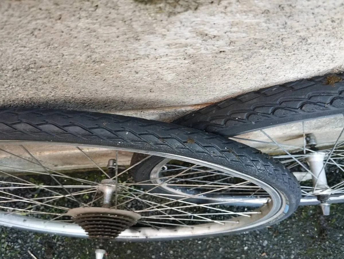 A set of 28inch hybrid wheels - Image 2