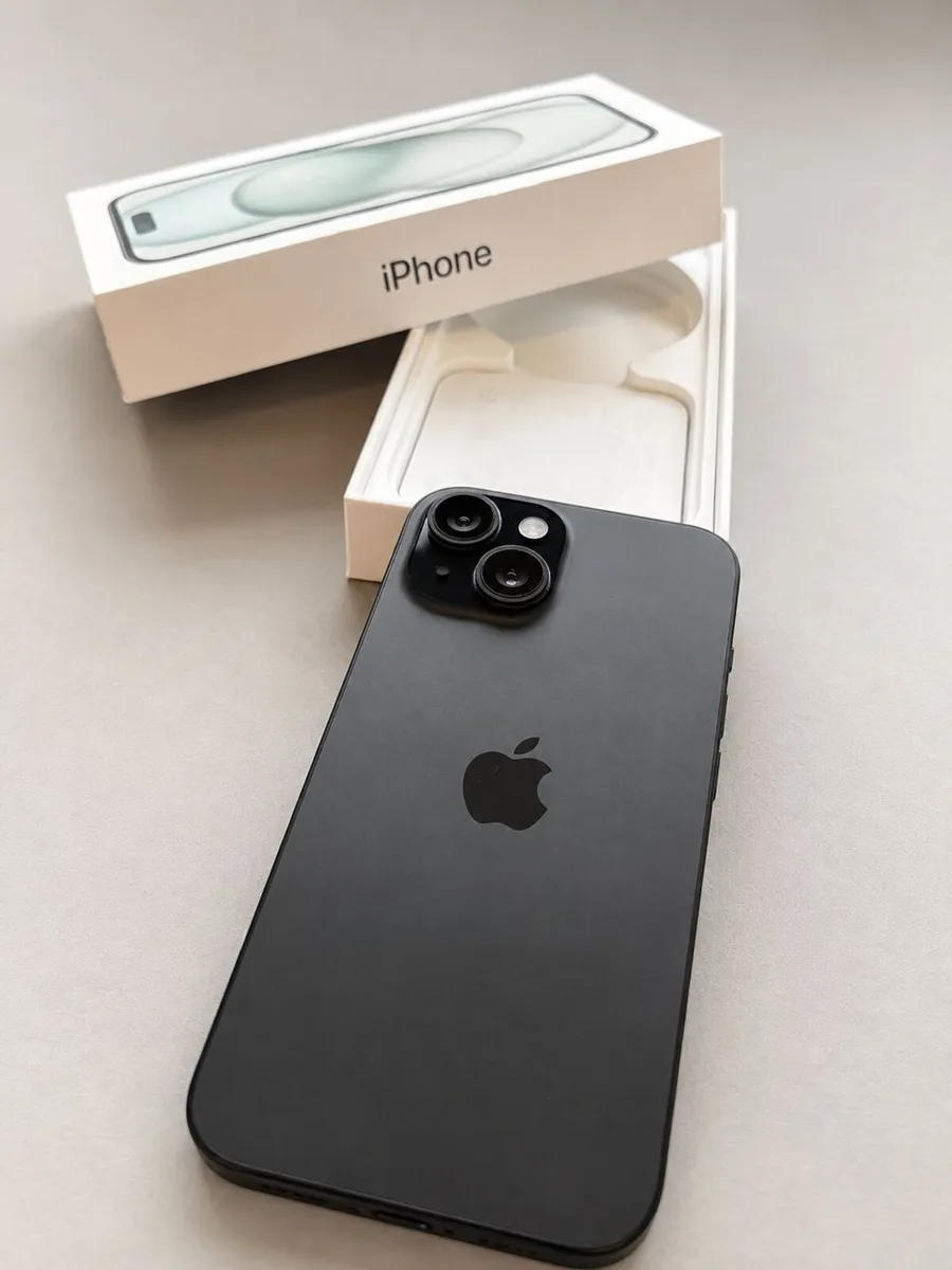iPhone 15 128GB in Black for sale – €400. - Image 3
